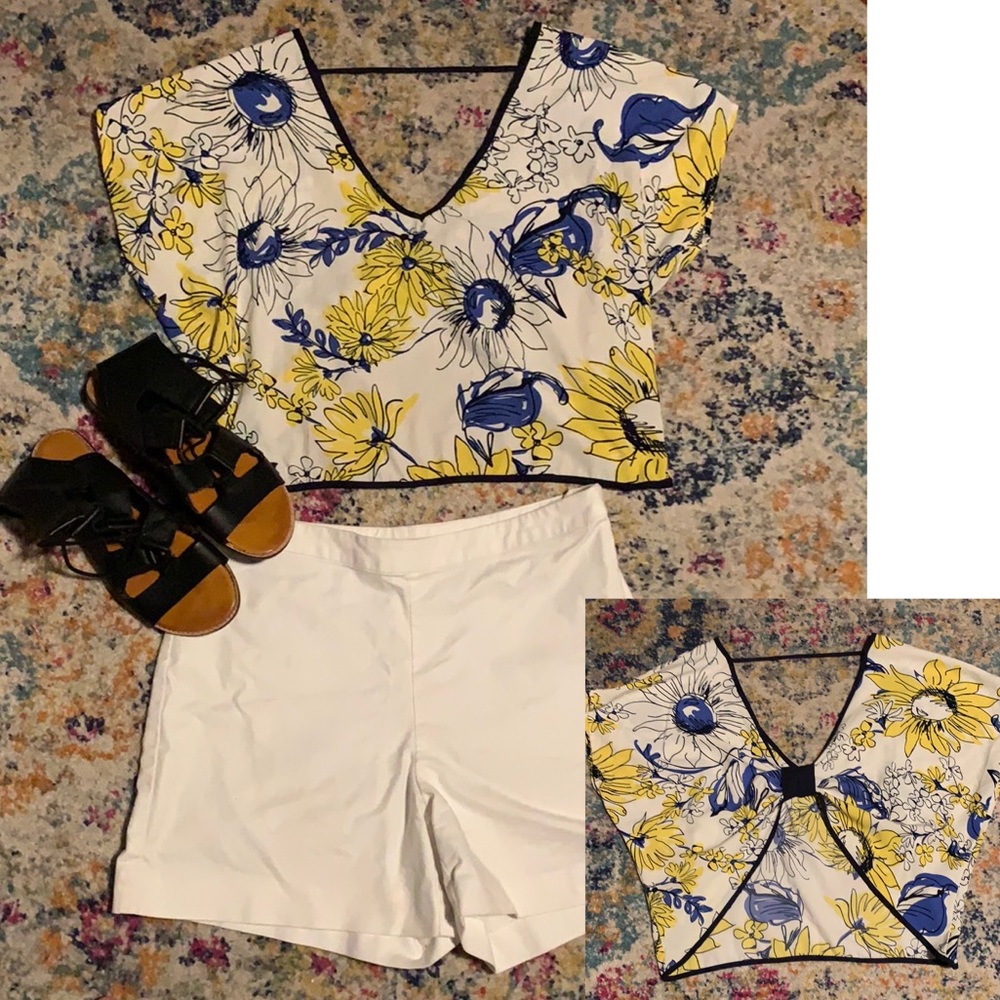 Floral backless crop top! Super cute!